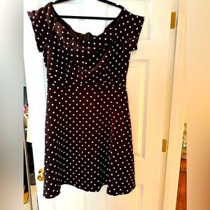 City Chic S/16 wide-neck, short-sleeved black with white polka dot dress